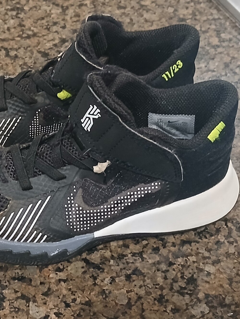 Nike Kyrie Flytrap 5 Low Black Cool Grey Kids Size: 12C - Picture 3 of 11